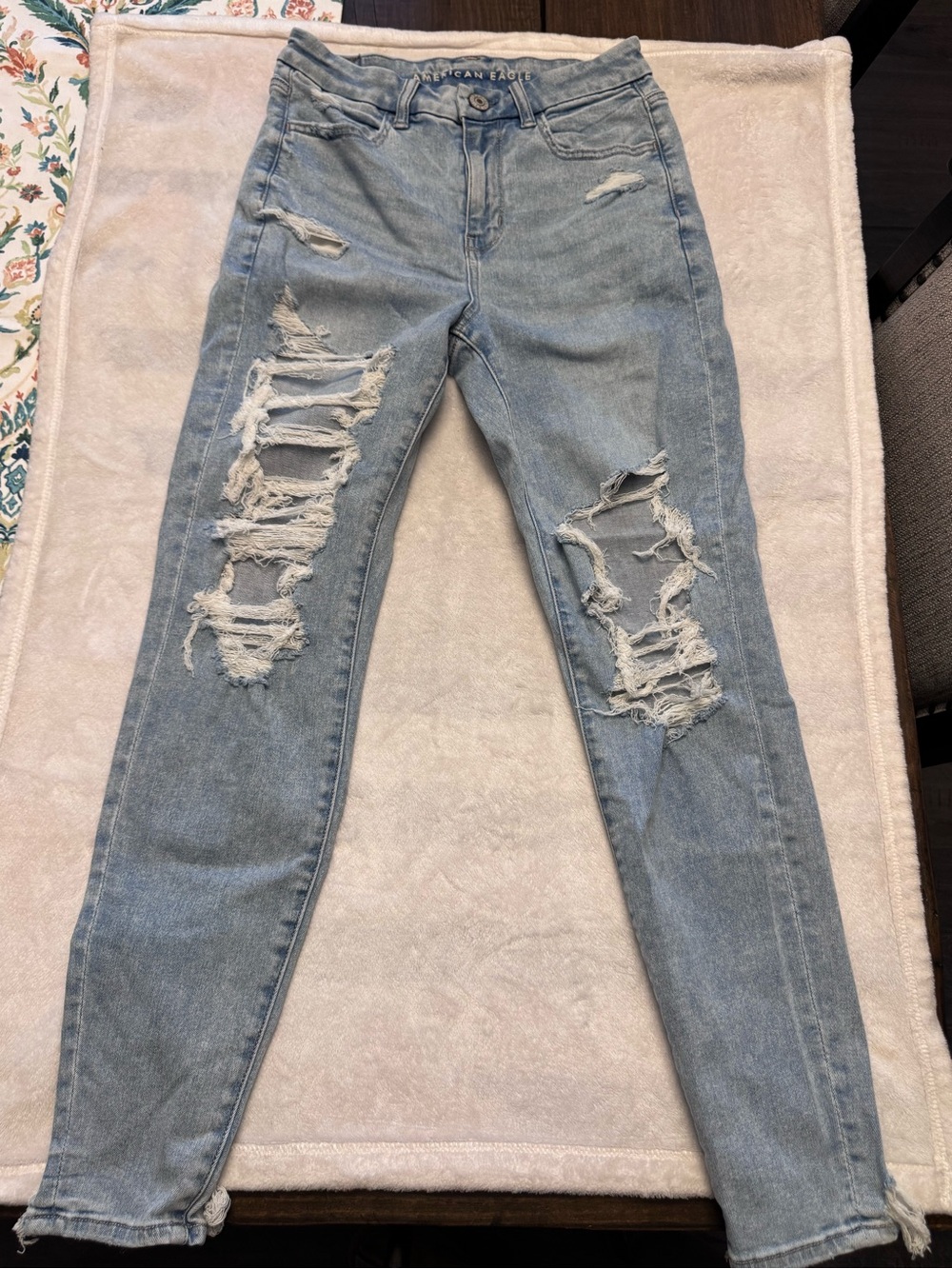 American Eagle Outfitters Light Blue Distressed High-Rise Skinny Jeans